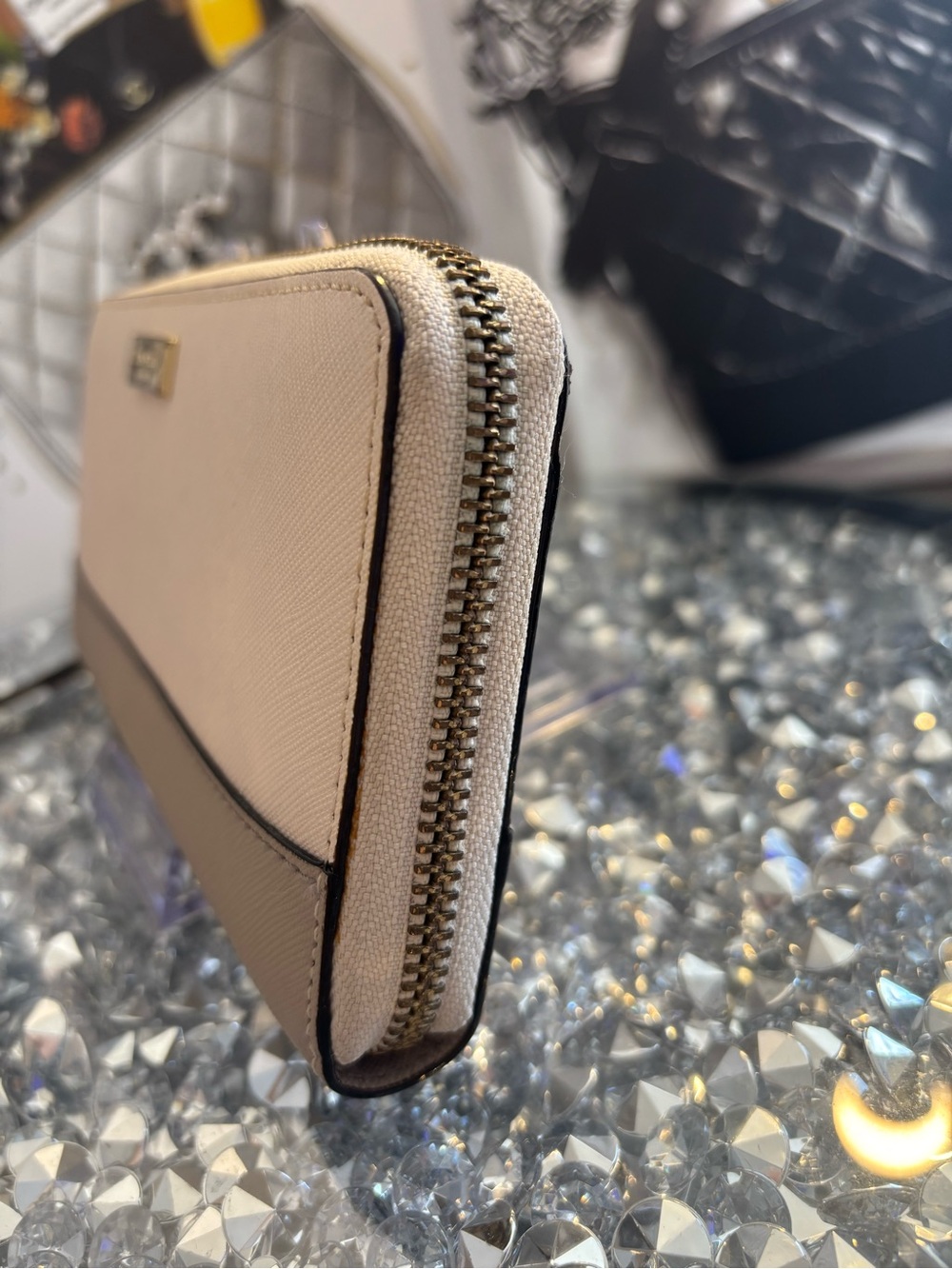 Kate Spade New York Laurel Way or Neda zip-around wallet EUC - Picture 7 of 11